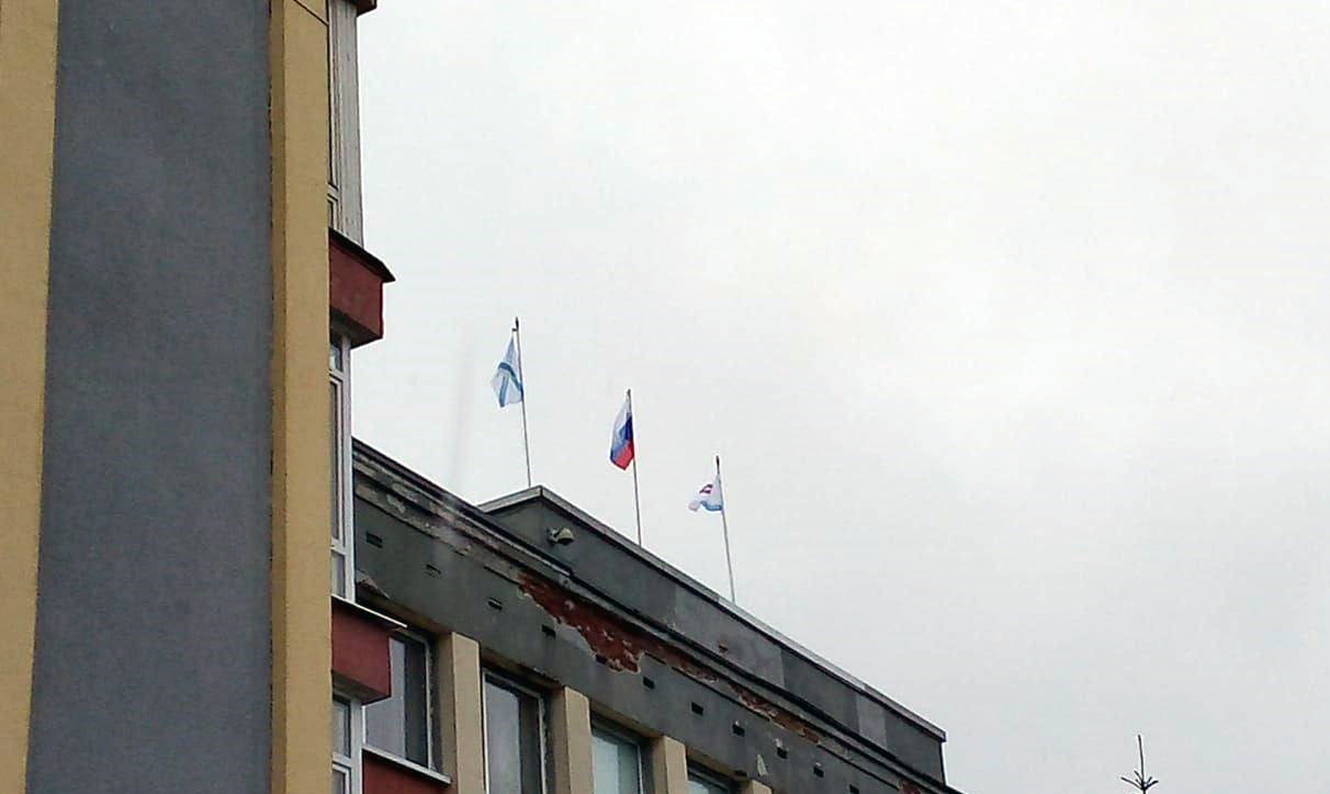 На крыше здания администрации Северодвинска установили флаг